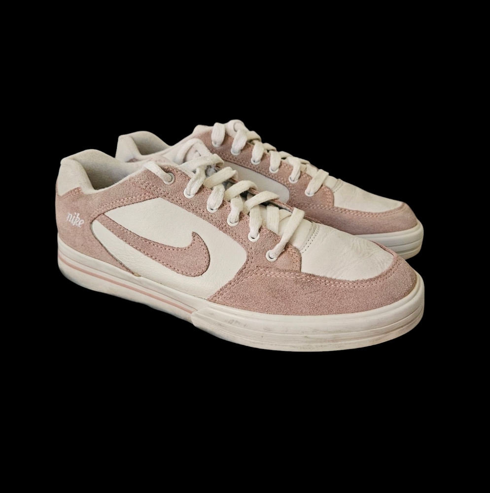 Woman's Nike Vintage Low Dunks 030911 BA White/Pink Suede Size 9.5 Sneakers